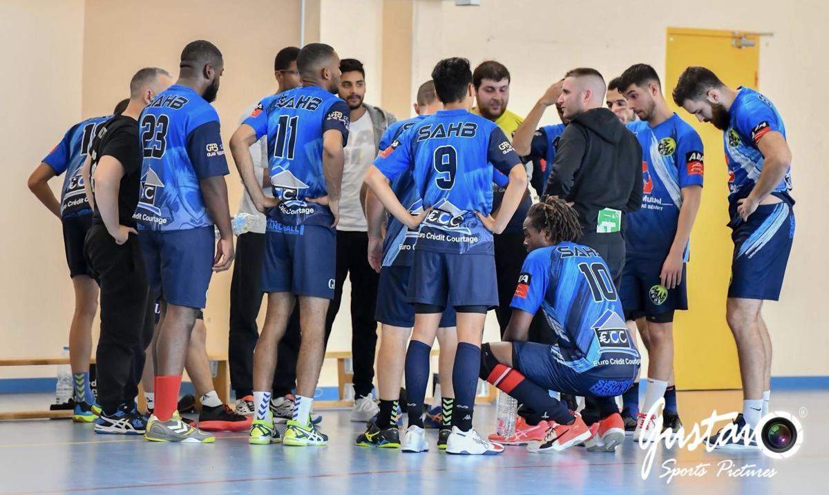 Actualit Un Effectif R Solument Tourn Vers L Avenir Club Handball